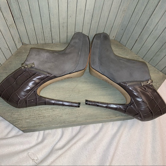 Michael Kors Gray Stiletto Suede & Patent Leather Heels 8M - Picture 10 of 11